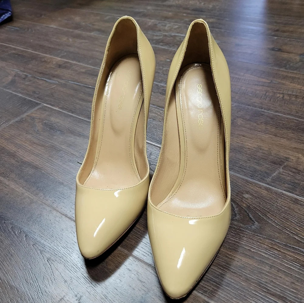 SERGIO ROSSI Godiva Stiletto Heel Pointy Toe Pumps Nude Tan Patent Leather 39  9